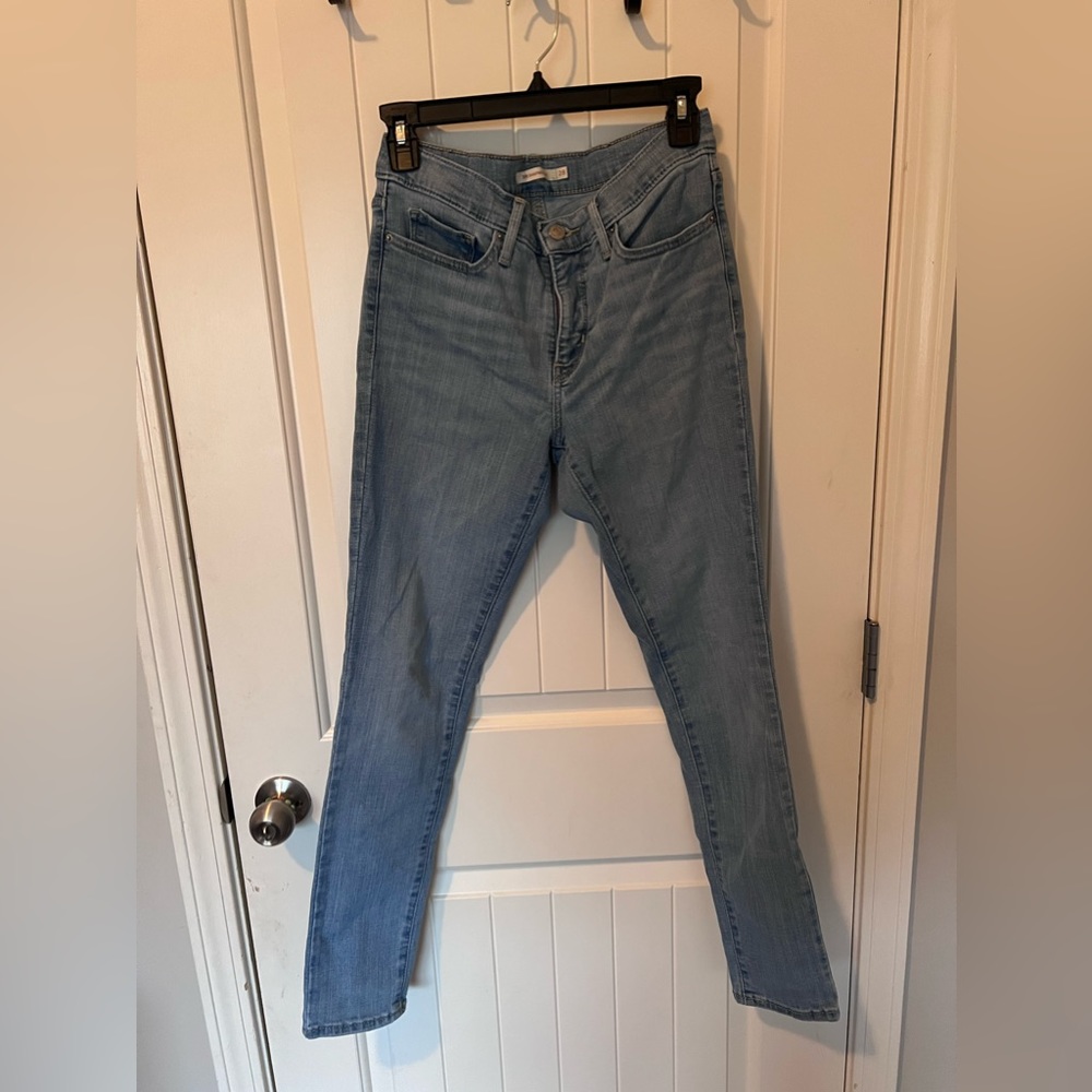 Light wash Levi’s